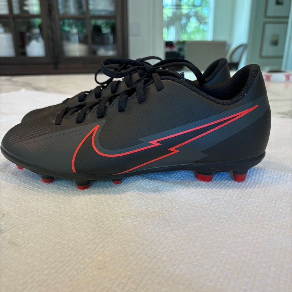 NIKE KIDS MERCURIAL VAPOR XIII 
Black and Red - Picture 6 of 7